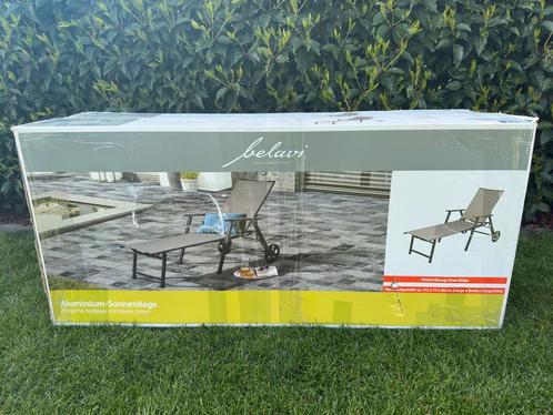 Aluminium ligbedden met grijze kussens (2 stuks) (NIEUW!), Tuin en Terras, Ligbedden, Nieuw, Aluminium, Verstelbaar, Verrijdbaar