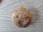 Kepi brandweerman badge goud, Verzamelen, Verzenden, Landmacht, Embleem of Badge