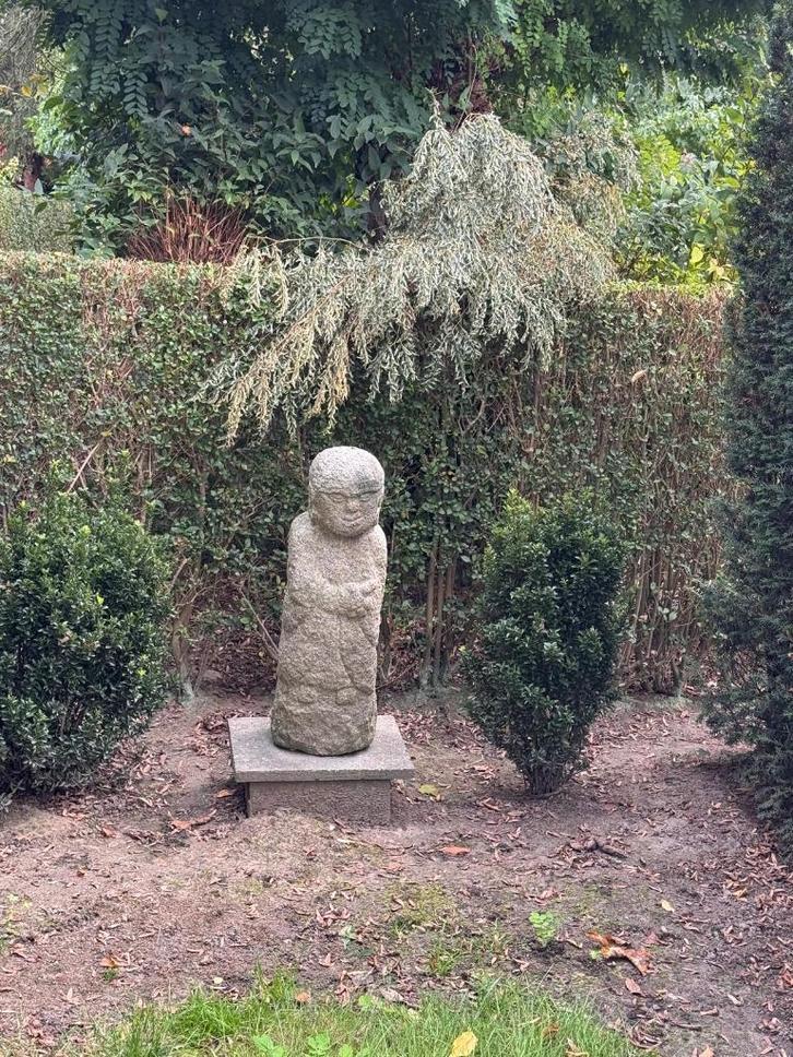partij stenen (granieten) tuinbanken en tuinbeelden, Tuin en Terras, Tuinbeelden, Gebruikt, Overige typen, Steen, Ophalen