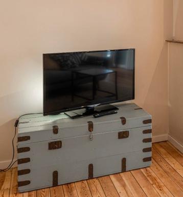 Ancien coffre de rangement / meuble tv beschikbaar voor biedingen