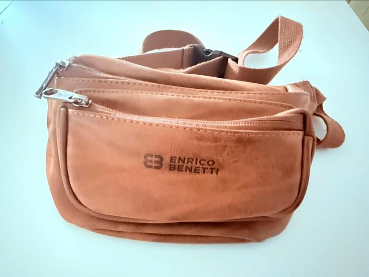 Beudelzak ENRICO BENETTI in perfecte staat te koop!, Handtassen en Accessoires, Tassen | Damestassen, Zo goed als nieuw, Ophalen