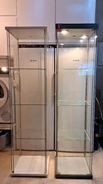 2 glazen vitrinekasten - wit/grijs, Huis en Inrichting, Kasten | Vitrinekasten, Ophalen, Minder dan 50 cm, Glas, 150 tot 200 cm