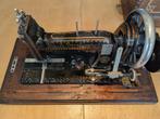 Oude vintage Duvilers naaimachine, Ophalen