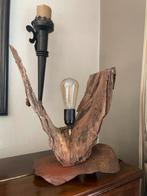 Lamp op natuurlijk hout en metalen sokkel., Huis en Inrichting, Ophalen, Eigentijdse kunst, Nieuw, Glas