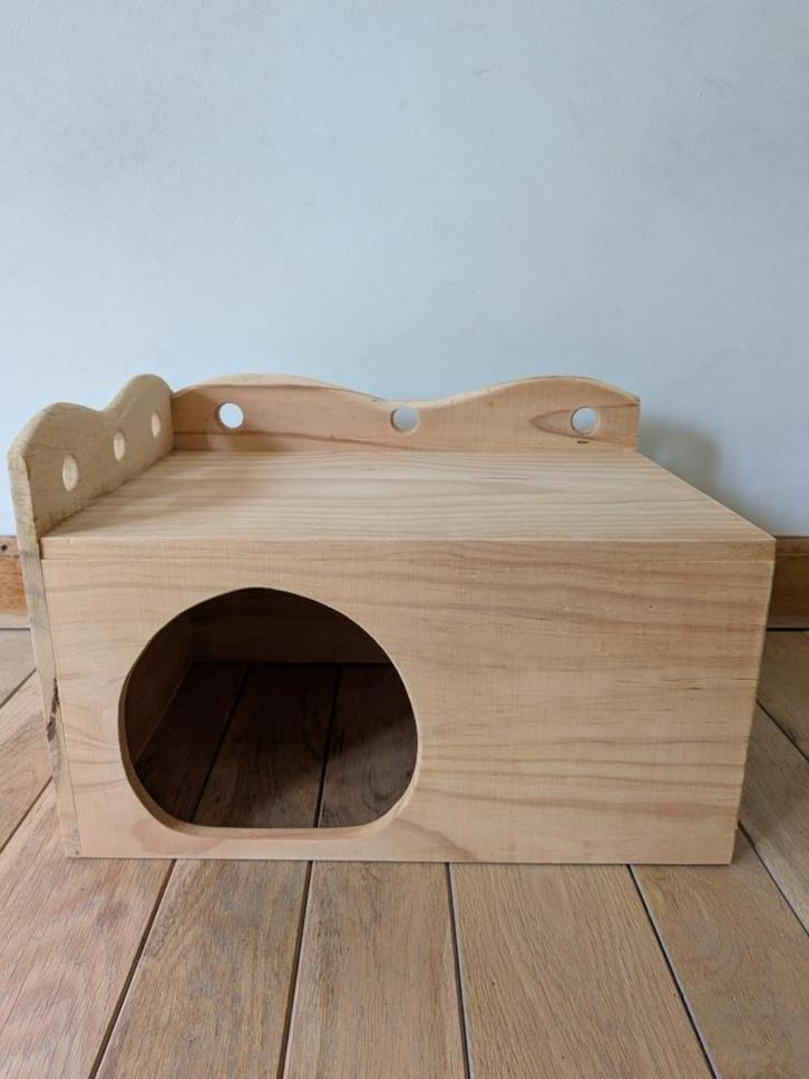 Maisonnette en bois, Animaux & Accessoires, Bacs à litière, Utilisé, Enlèvement