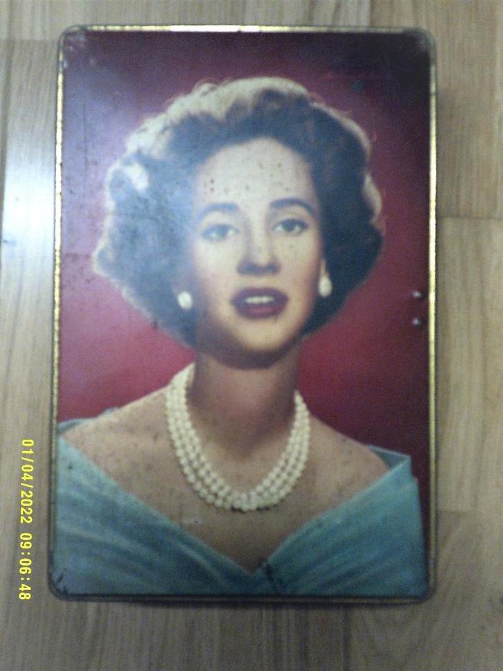 Vintage blikken doos Koningin Fabiola, Verzamelen, Koningshuis en Royalty, Gebruikt, Overige typen, Ophalen of Verzenden
