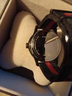 Montre Gucci G-Timeless, Bijoux, Sacs & Beauté, Enlèvement ou Envoi