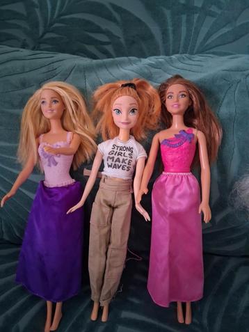3 Barbies en paard mattel beschikbaar voor biedingen