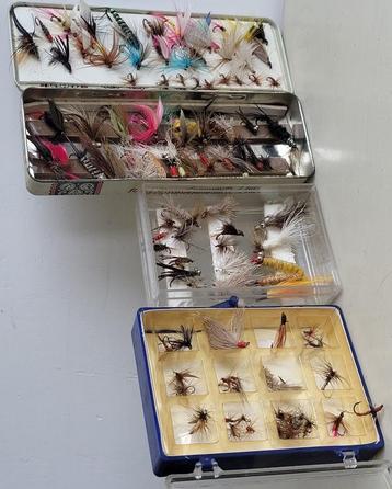 collection variée de mouches  - 130 pièces - beschikbaar voor biedingen