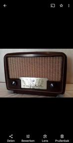 Oude radio in bakelieten kast, Antiek en Kunst, Antiek | Tv's en Audio, Ophalen