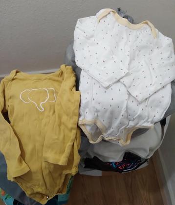 Set rompertjes, pyjama's,... (18 maanden -80 cm). beschikbaar voor biedingen