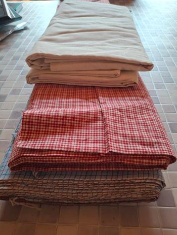 Lot van vintage stoffen beschikbaar voor biedingen