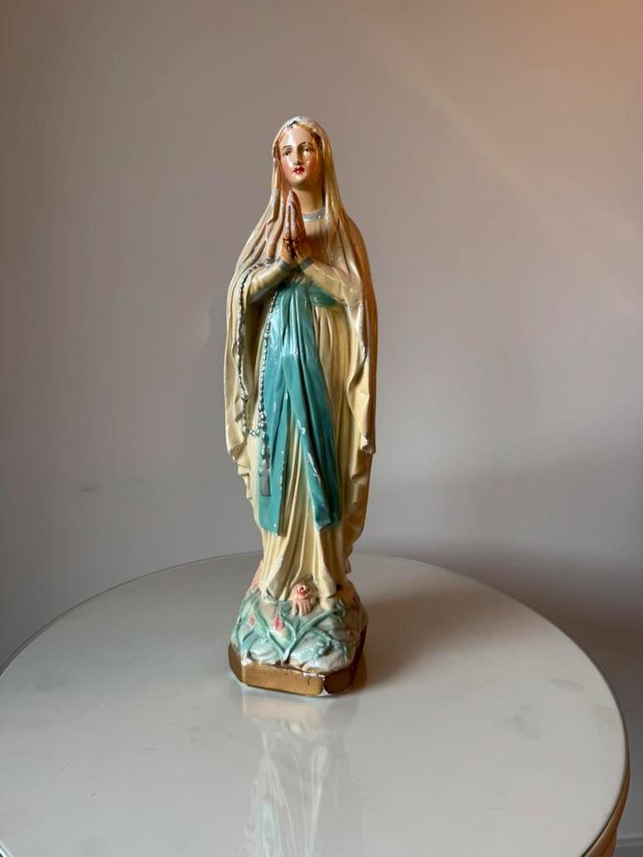 Vintage Mariabeeld met rozenkrans – religieus beeld, Verzamelen, Religie, Zo goed als nieuw, Ophalen