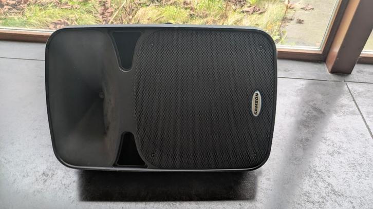 Samson Auro D415 – Actieve2-weg met 15-inch woofer + statief, Muziek en Instrumenten, Versterkers | Keyboard, Monitor en PA, Gebruikt