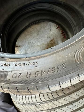 À vendre des pneu neuf 20 pouces voir description  beschikbaar voor biedingen