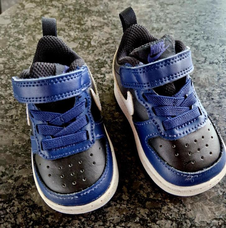 Nike Court Borough Low 2 (maat 19.5) - nieuwstaat, Kinderen en Baby's, Babykleding | Schoentjes en Sokjes, Zo goed als nieuw, Jongetje