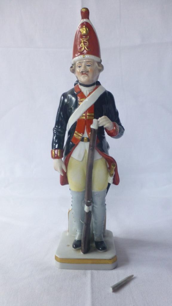 Sitzendorf porselein "Garde grenadier  1770", Antiek en Kunst, Antiek | Porselein, Ophalen