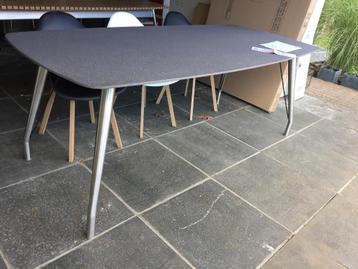 Design tuintafel voor binnen of buiten . 210 x 100 cm. Nieuw beschikbaar voor biedingen