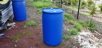 blauwe ton 200 liter , eventueel voor regenwater !!!! beschikbaar voor biedingen