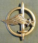 FRANCE / INSIGNE DE BERET DES COMMANDOS DE L AIR., Collections, Emblème ou Badge, Armée de l'air, Envoi