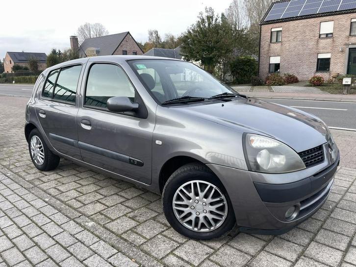 Renault Clio 1.2 benzine 5 deurs met 1 jaar garantie, Auto's, Renault, Bedrijf, Te koop, Clio, ABS, Airbags, Boordcomputer, Centrale vergrendeling