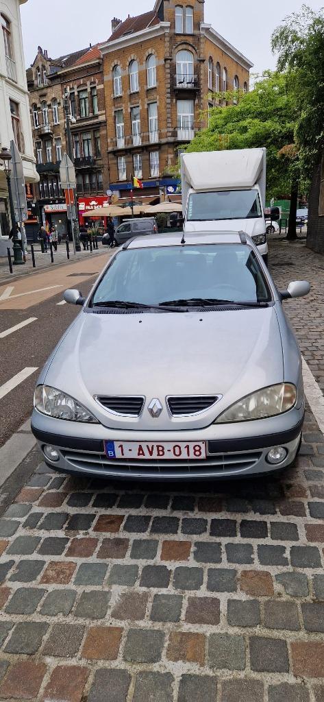 RENAULT MEGANE CLASSIC ESSENCE, Auto's, Renault, Particulier, Mégane, Benzine, Berline, 4 deurs, Handgeschakeld, Zilver of Grijs