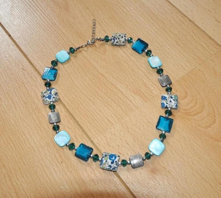 Bijoux colliers divers cadeaux sympas pas chers, Handtassen en Accessoires, Kettingen, Zo goed als nieuw, Overige materialen, Zwart