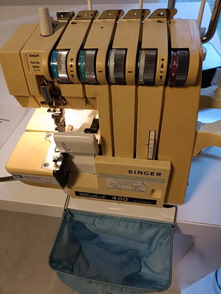 Overlock machine  Singer, Hobby en Vrije tijd, Naaimachines en Toebehoren, Gebruikt, Lockmachine, Singer, Ophalen