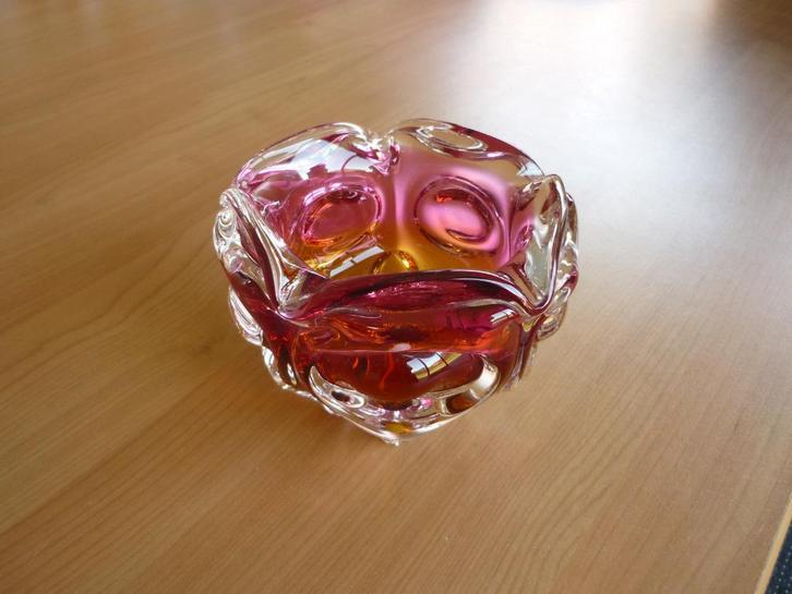 Loodkristallen schaal pot met fuchsia roze oranje geel, Huis en Inrichting, Woonaccessoires | Schalen en Manden, Schaal, Ophalen of Verzenden