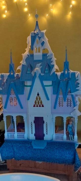 Frozen 2 groot kasteel van Arendelle 150x122cm excl. Poppen, Kinderen en Baby's, Speelgoed | Poppenhuizen, Gebruikt, Ophalen
