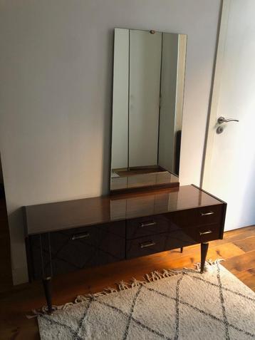 Vintage spiegeltafel beschikbaar voor biedingen