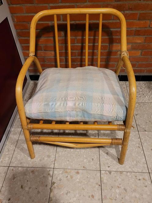 vintage rieten fauteuil met kussen, Huis en Inrichting, Fauteuils, Zo goed als nieuw, Riet of Rotan, 50 tot 75 cm, 75 tot 100 cm
