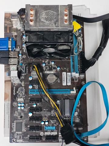 Moederbord met Pentium CPU, fan en geheugen