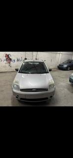 Ford fiesta benzine 5 deurs met airco, Auto's, Ford, Voorwielaandrijving, Stof, Zwart, 4 cilinders