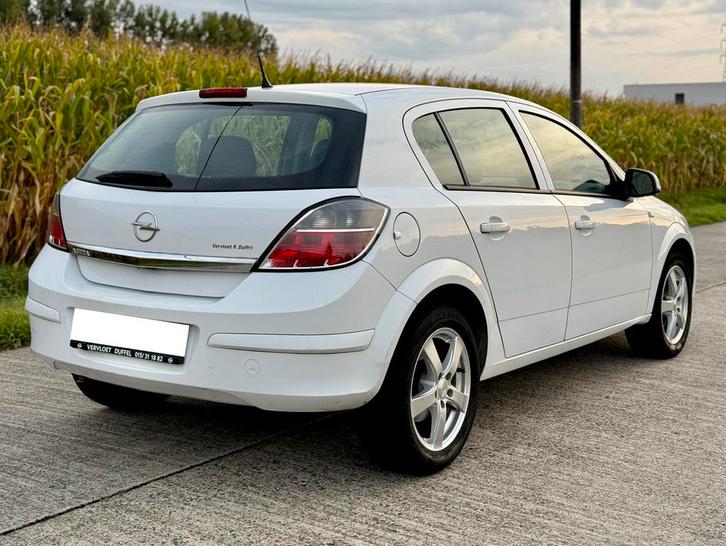 Opel Astra 1.6i Benzine (2012) – 85 kW - Airco Sportvelgen, Auto's, Opel, Particulier, Astra, ABS, Airbags, Boordcomputer, Centrale vergrendeling