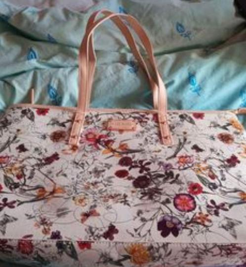 Sacs et vêtements. À venir chercher ., Handtassen en Accessoires, Tassen | Reistassen en Weekendtassen, Zo goed als nieuw