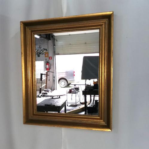 oude spiegel met simpele gouden kader 61 x 52, Huis en Inrichting, Woonaccessoires | Spiegels, Gebruikt, 50 tot 75 cm, Minder dan 100 cm