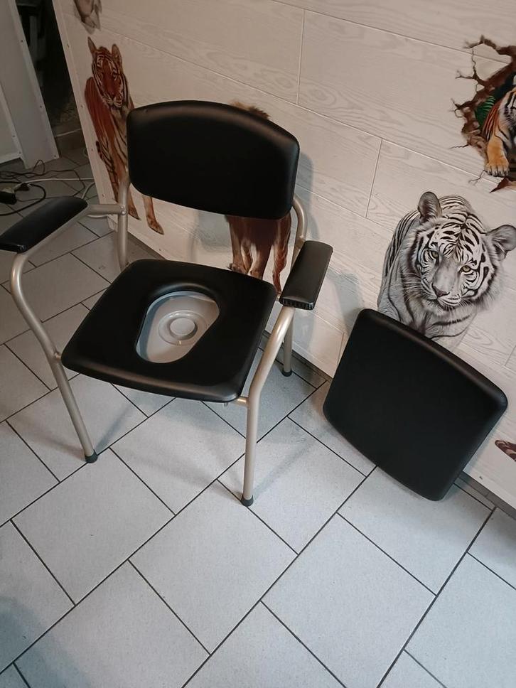 Chaise percée avec seau hygiénique 53cm d assise (neuve), Diversen, Verpleegmiddelen, Zo goed als nieuw, Ophalen