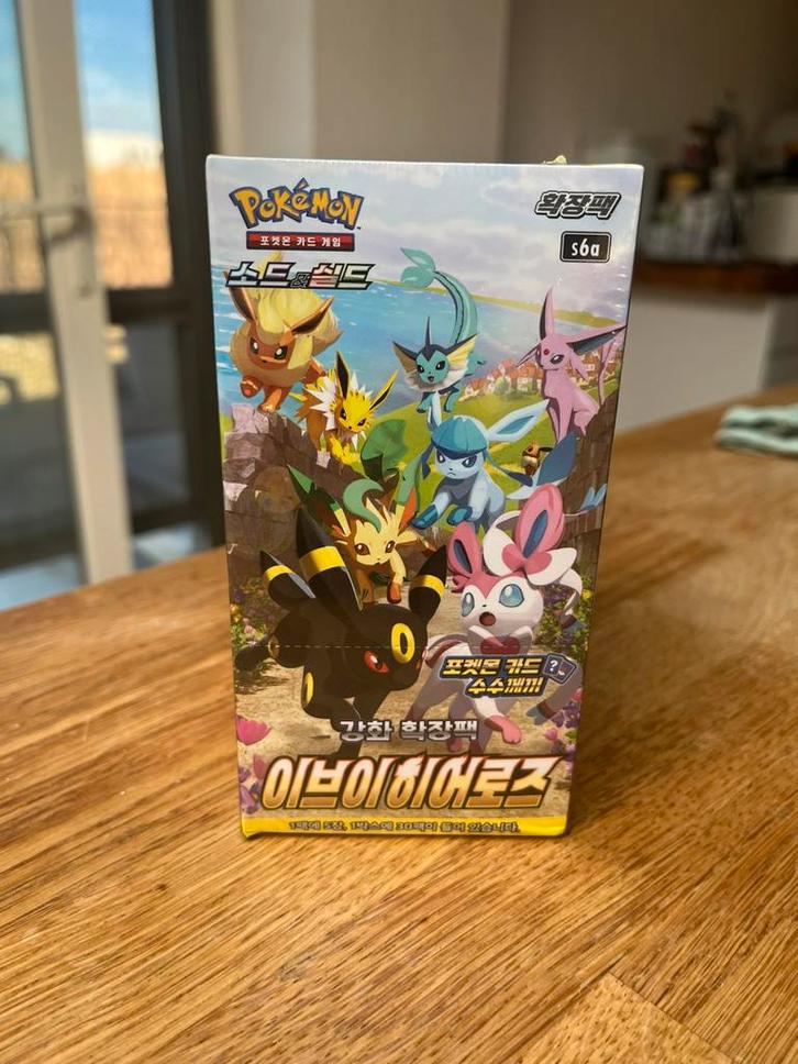 Pokémon - Eevee Heroes Booster Box, Hobby en Vrije tijd, Verzamelkaartspellen | Pokémon, Nieuw, Boosterbox, Foil, Ophalen