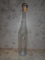 Nieuwe glazen fles met tros druiven in verwerkt, Antiek en Kunst, Ophalen of Verzenden