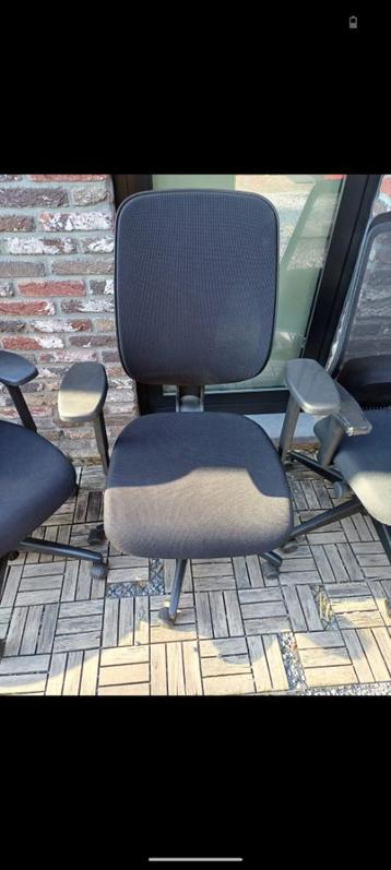 Bureaustoel te koop aan 60 euro per stuk - Nieuwprijs is 300 beschikbaar voor biedingen
