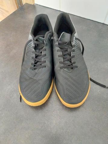 Futsal 100 black beschikbaar voor biedingen