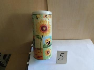 8 metalen dozen   beschikbaar voor biedingen