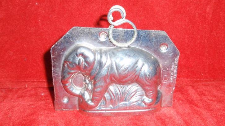 Oude metalen chocolade vorm olifant Tilburg, Antiquités & Art, Antiquités | Ustensiles de cuisine, Enlèvement ou Envoi