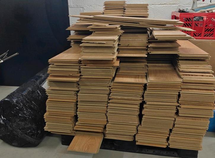 +100m^2 houten laminaatvloer met plinten en onderlegfolie, Doe-het-zelf en Bouw, Hout en Planken, Zo goed als nieuw, Ophalen