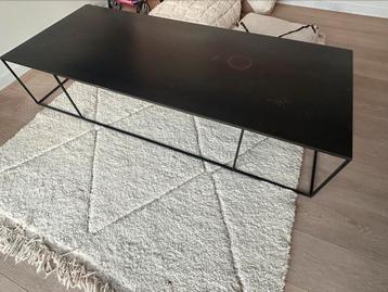 Table basse en fer forgé disponible aux enchères