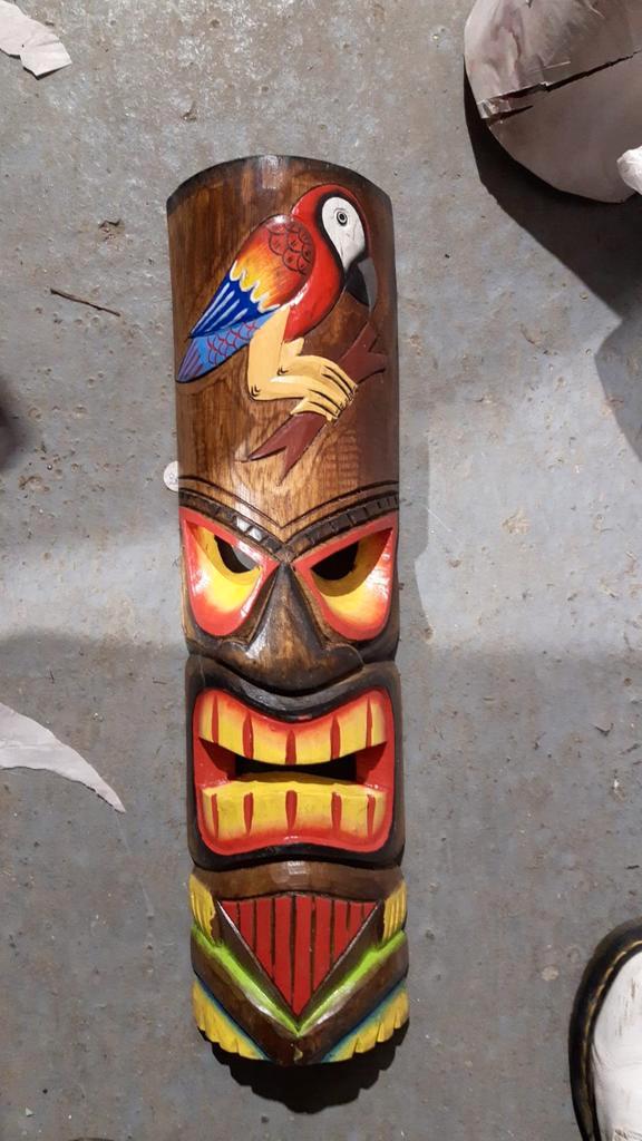 masque Tiki 50 cm en bois d albesia motif perroquet, Antiquités & Art, Art | Sculptures & Bois, Enlèvement ou Envoi
