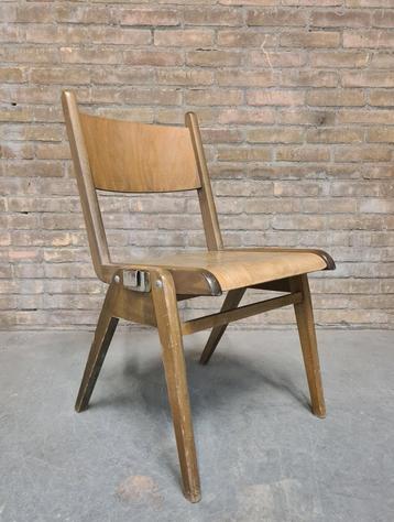 120x lot oude houten STAPELSTOELEN retro vintage caféstoelen beschikbaar voor biedingen