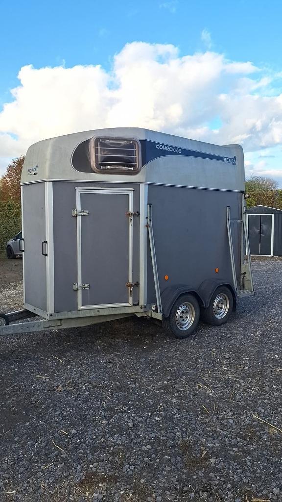 Van Henra 2 chevaux, Dieren en Toebehoren, Paarden en Pony's | Trailers en Aanhangwagens, Gebruikt, 2-paards trailer, Hout, Ophalen
