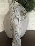 Maria beeld biddend, vol steen., Ophalen of Verzenden